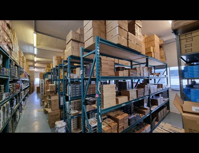 1,753M² WAREHOUSE RENTED IN SALT RIVER